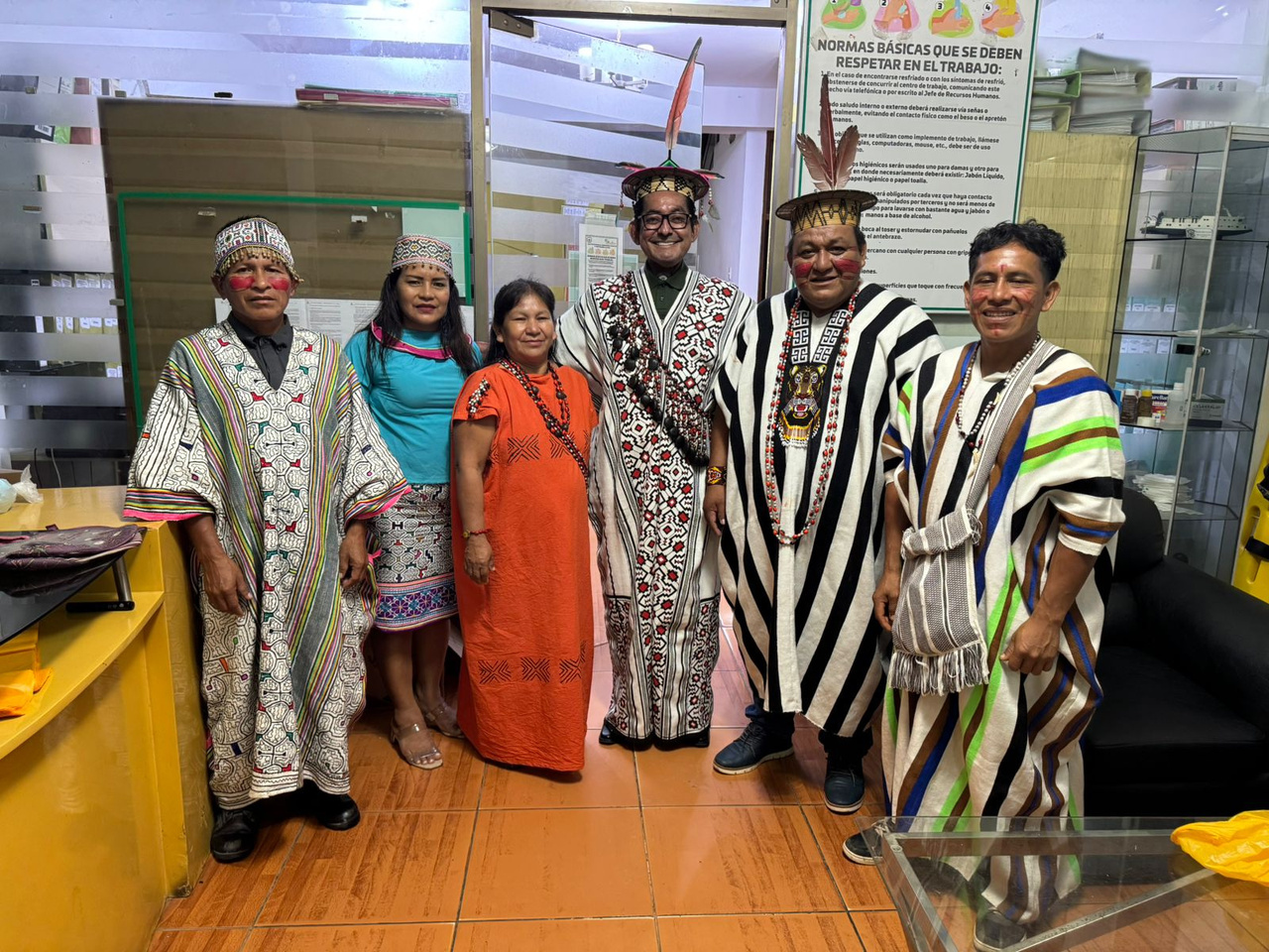 Representantes de comunidades nativas amazónicas en las oficinas de Constructora Atlantic
